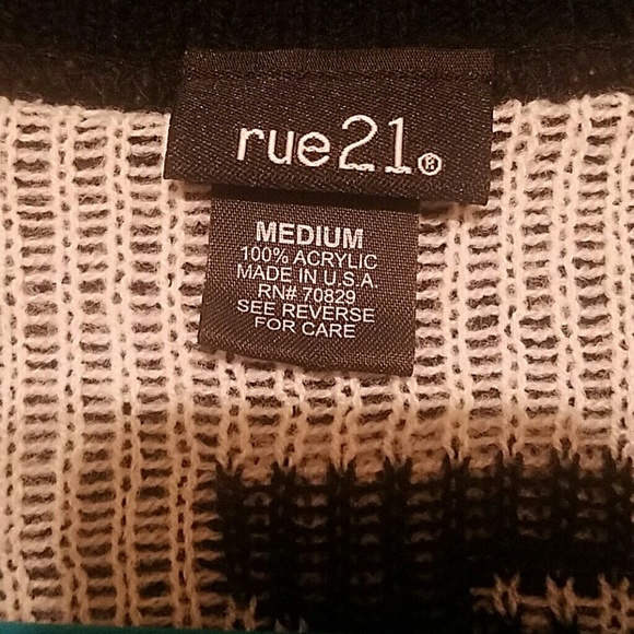 Black and White LETTER SWEATER - Picture 3 of 4